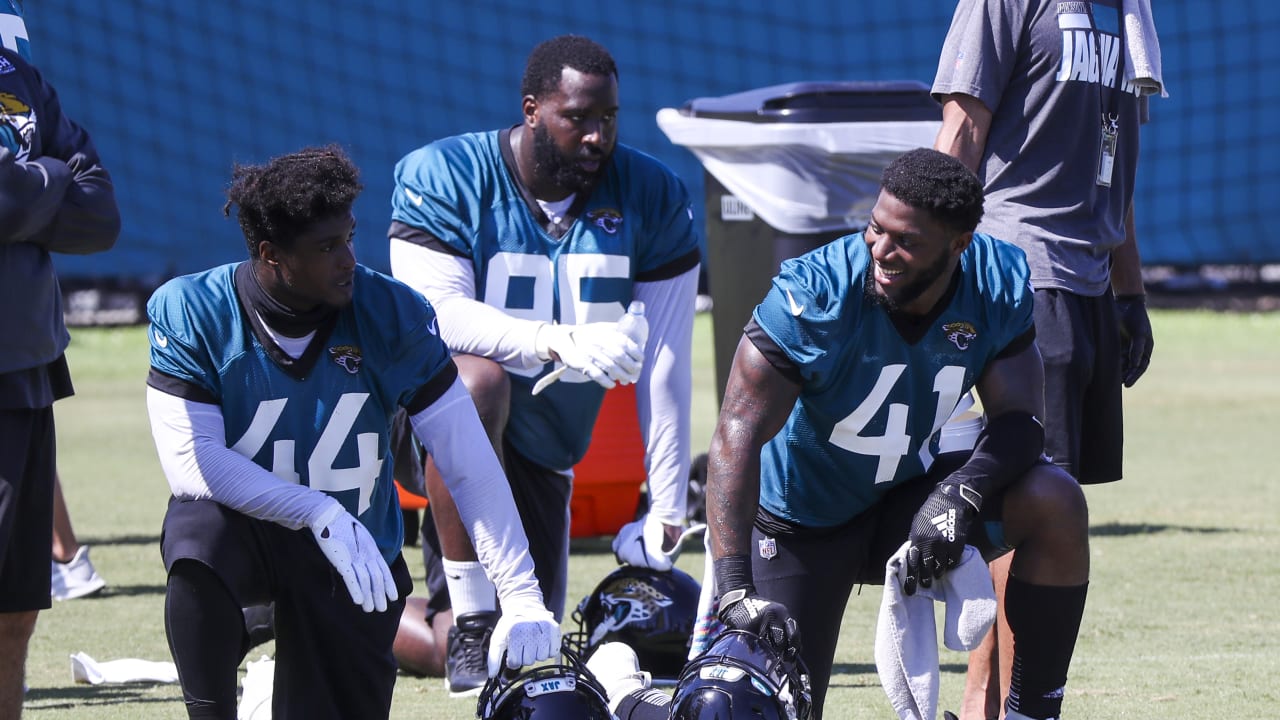 Jacksonville Jaguars K'Lavon Chaisson (45) performs a drill during