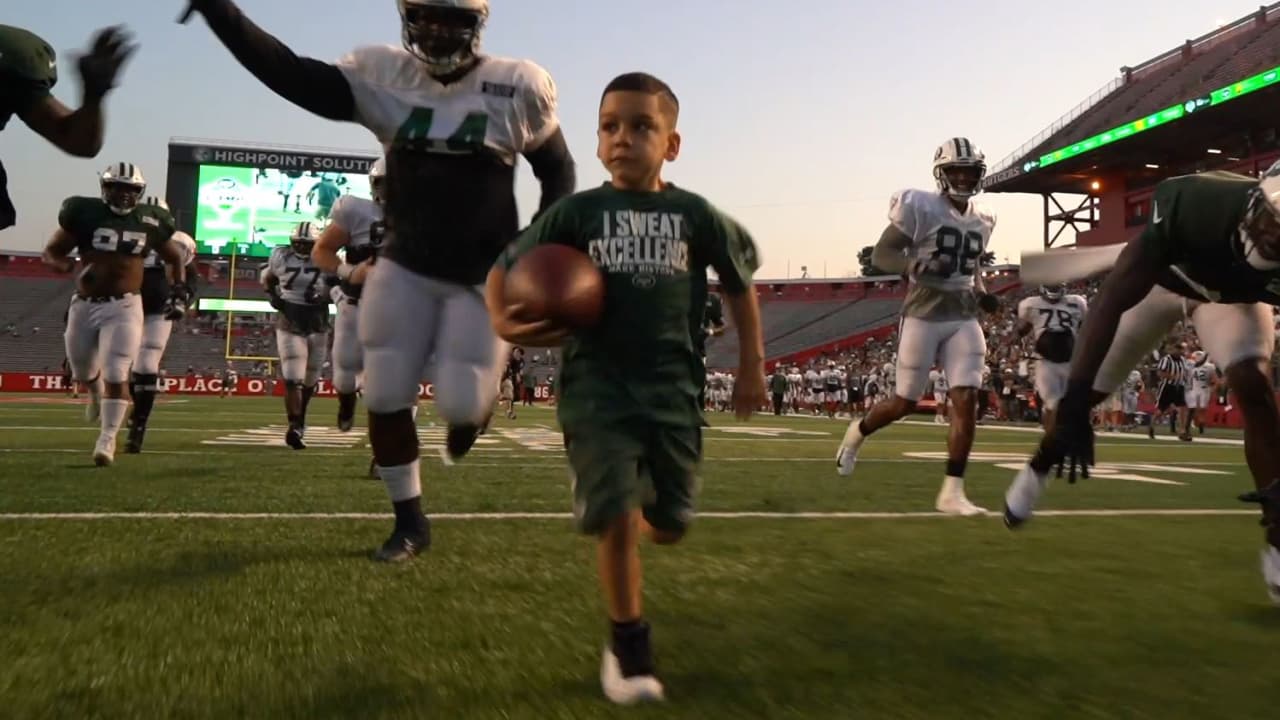 WWE's Big Show Hits NY Jets Game, Helps Kids Fight Cancer