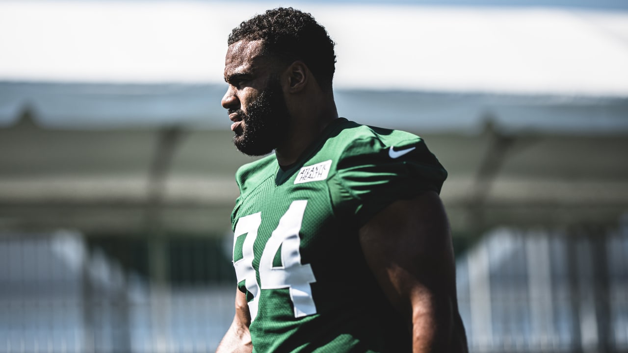 New York Jets defensive end Solomon Thomas (94) waits with