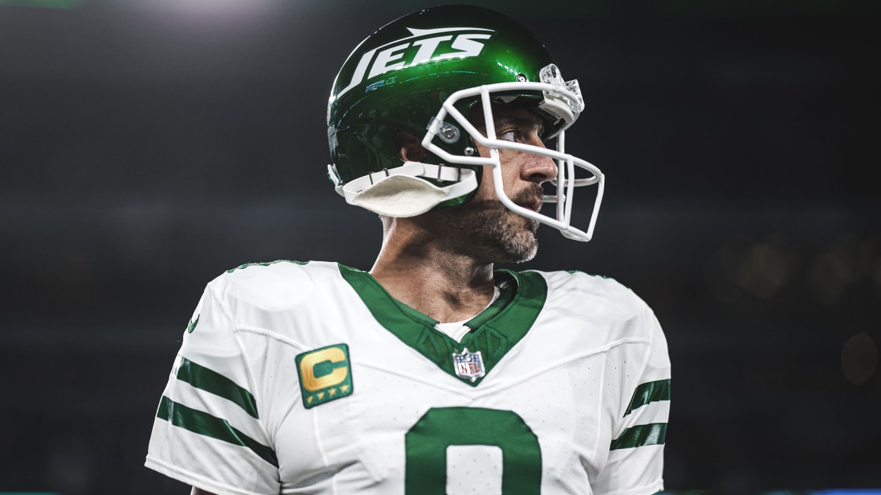 Aaron Rodgers out for season after just 4 snaps with Jets