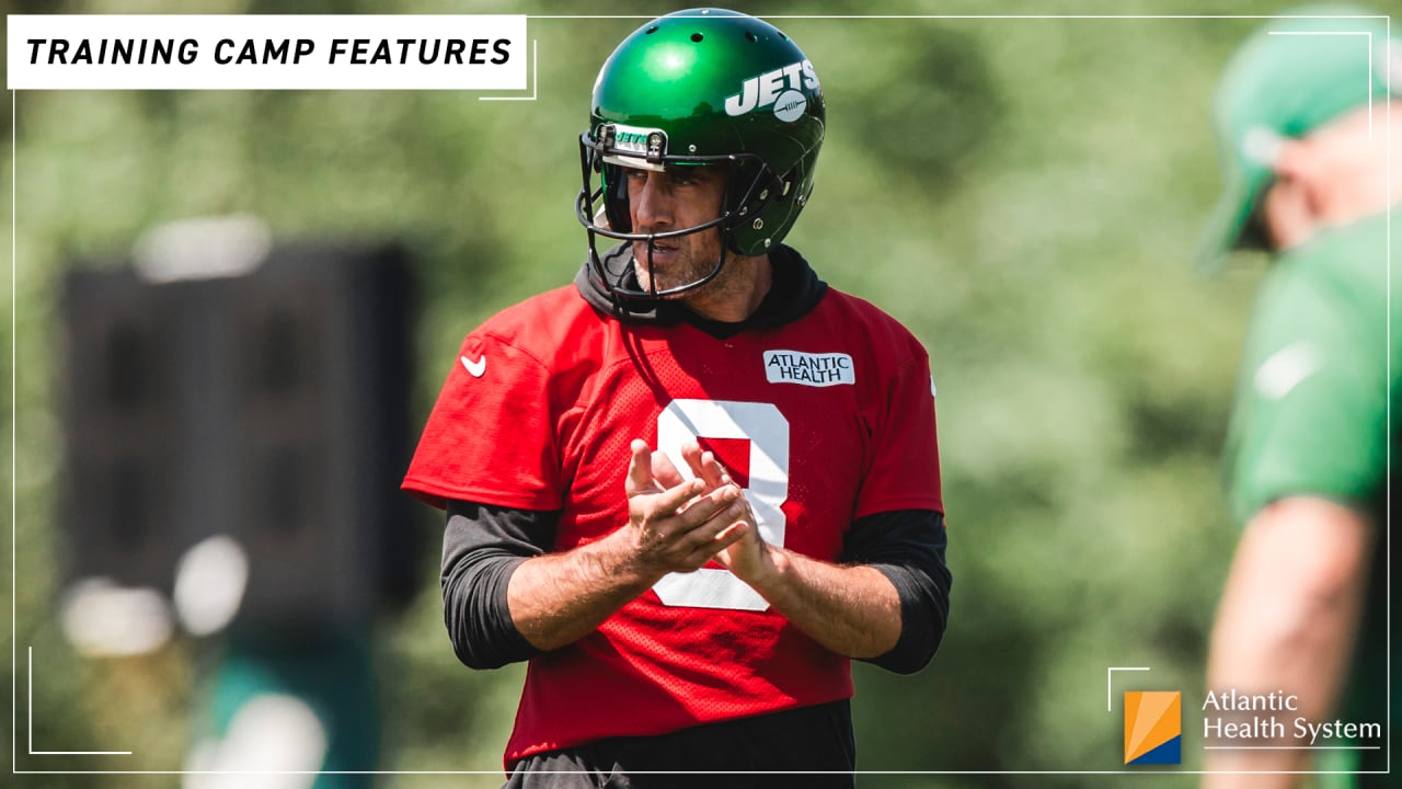 New York Jets quarterback Aaron Rodgers (8) calls out a play to his  teammates during the first half of an NFL preseason football game against  the New York Giants, Saturday, Aug. 26