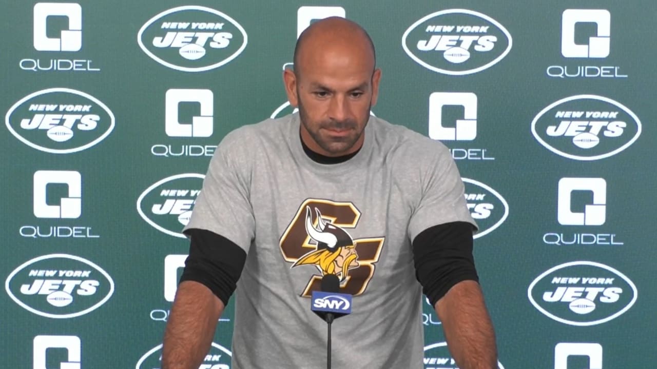 NY Jets coach Robert Saleh wears Hackensack HS shirt before practice