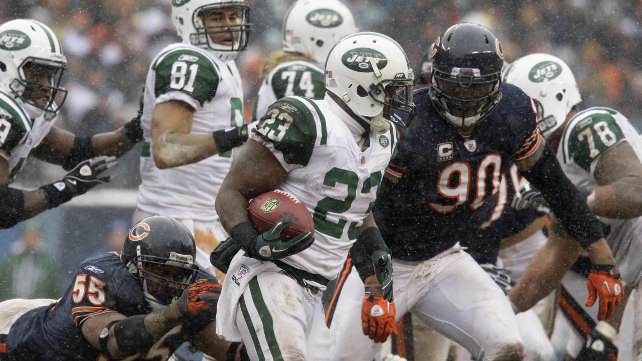 Chicago Bears linebacker Lance Briggs (55) plays against the New York  Giants during the first half