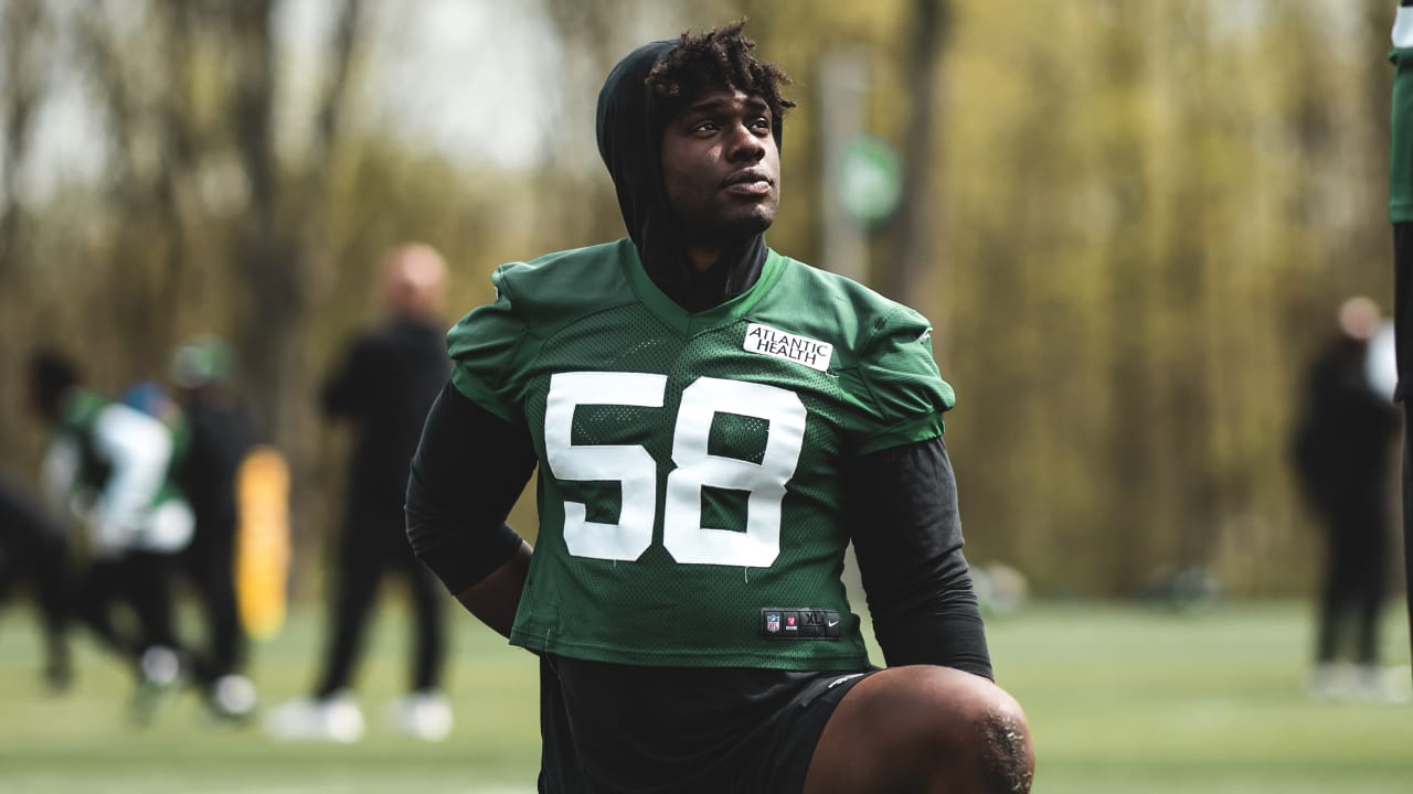 NY Jets Carl Lawson carted off with injury during Packers joint