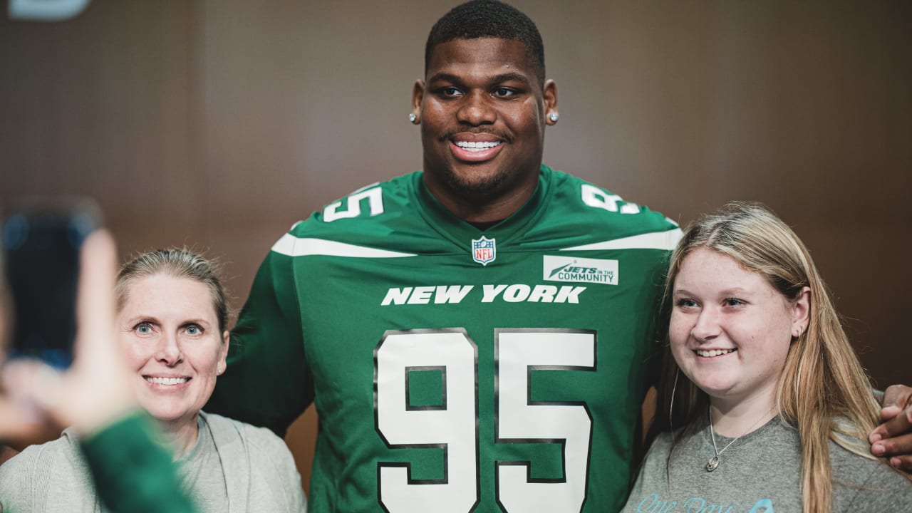 Gallery  Quinnen Williams, Solomon Thomas Surprise Mother's & Daughters  Impacted by Cancer at Crucial Catch Event