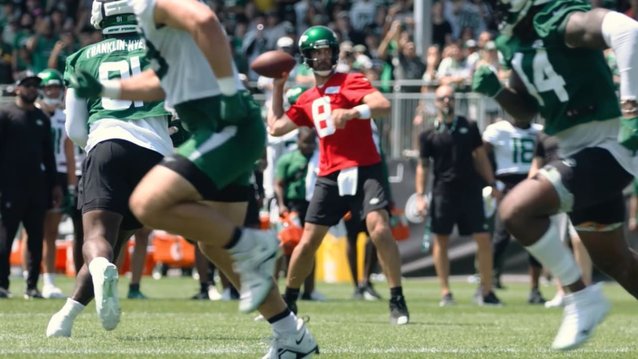 Aaron Rodgers throws a TD pass in his brief preseason debut as