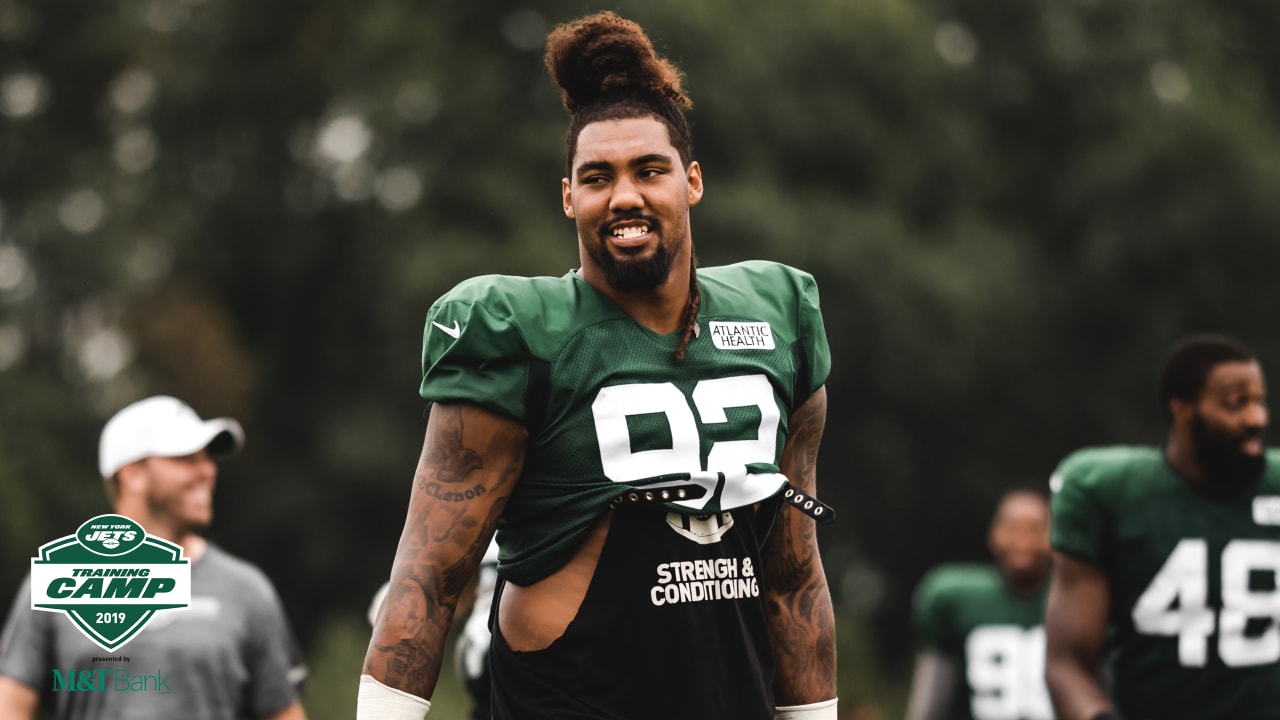 New York Jets defensive end Leonard Williams (92) takes the field