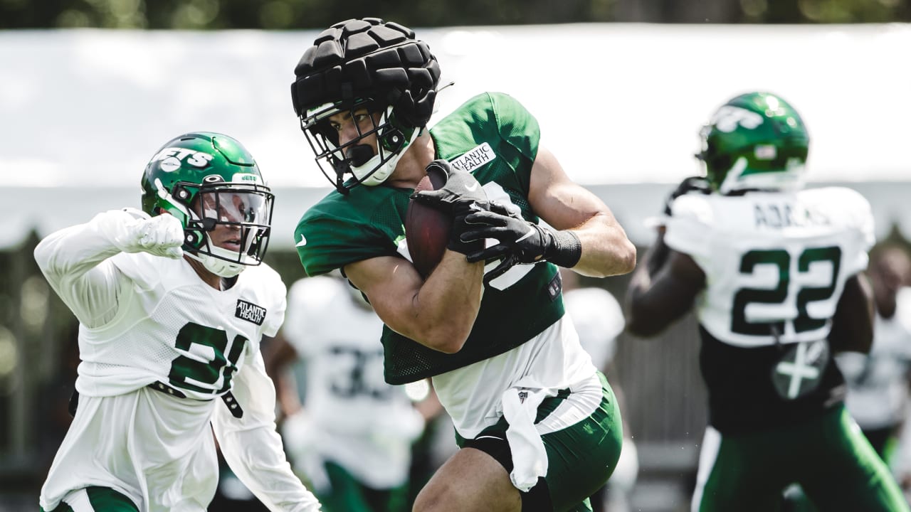 New York Jets tight end Jeremy Ruckert (89) warms up before an NFL