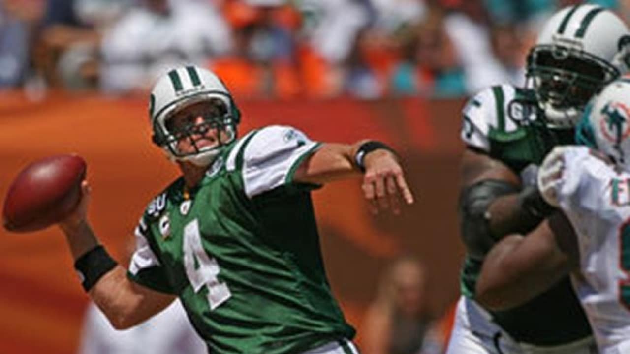 Favre guides Jets to win at Dolphins on debut