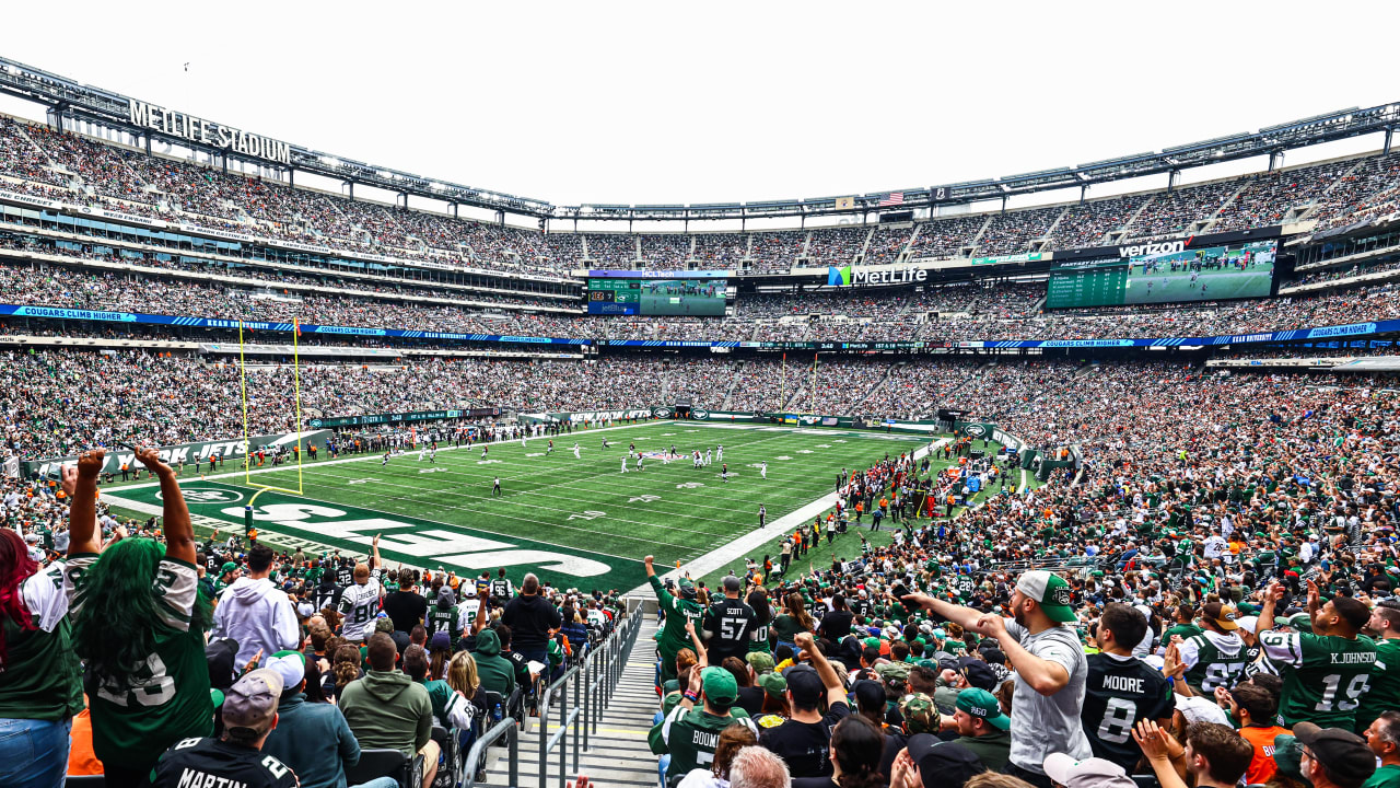 How pumped are Jets fans? See line at MetLife 5 hours before kickoff 