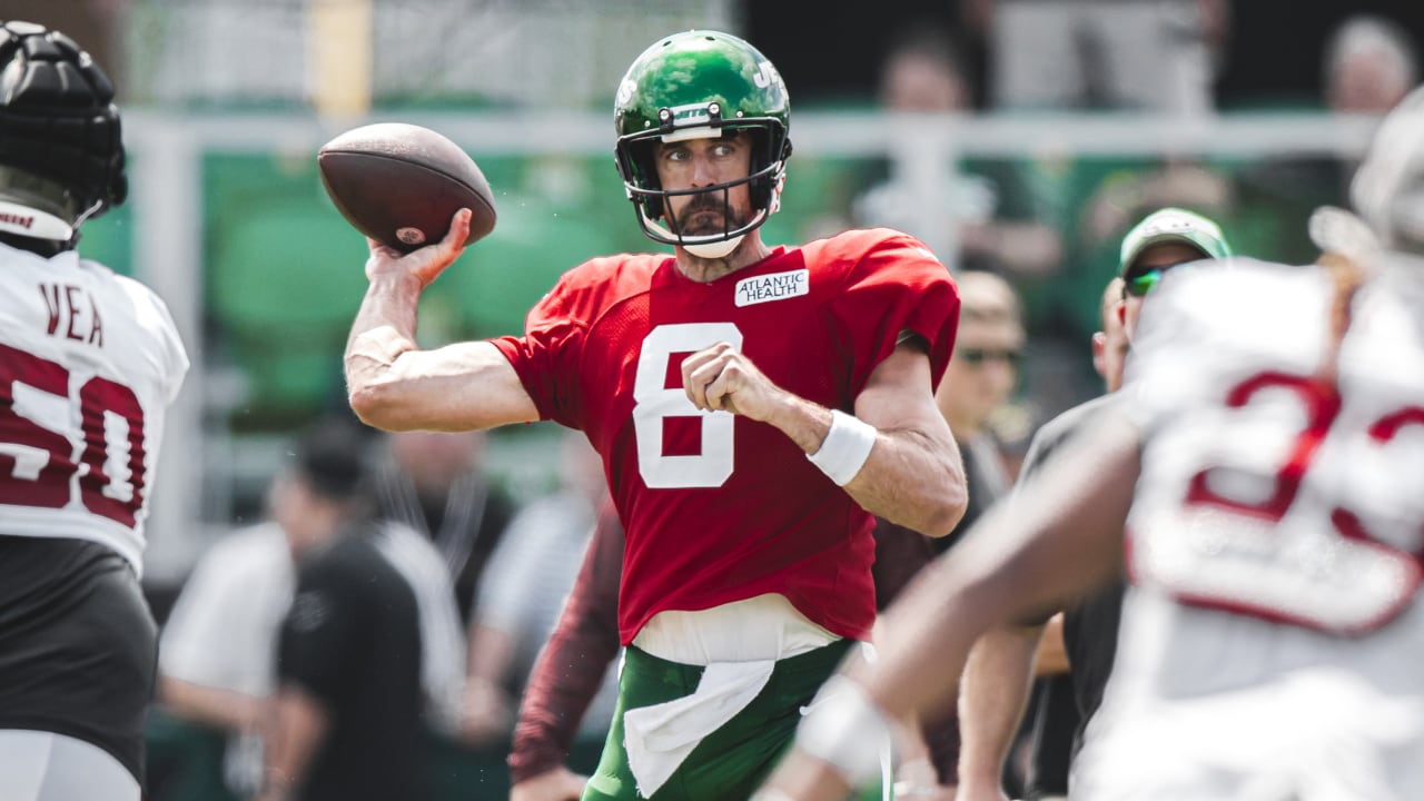 Zach Wilson Looks 'Beefy' During Jets Camp And His Quads Are Massive