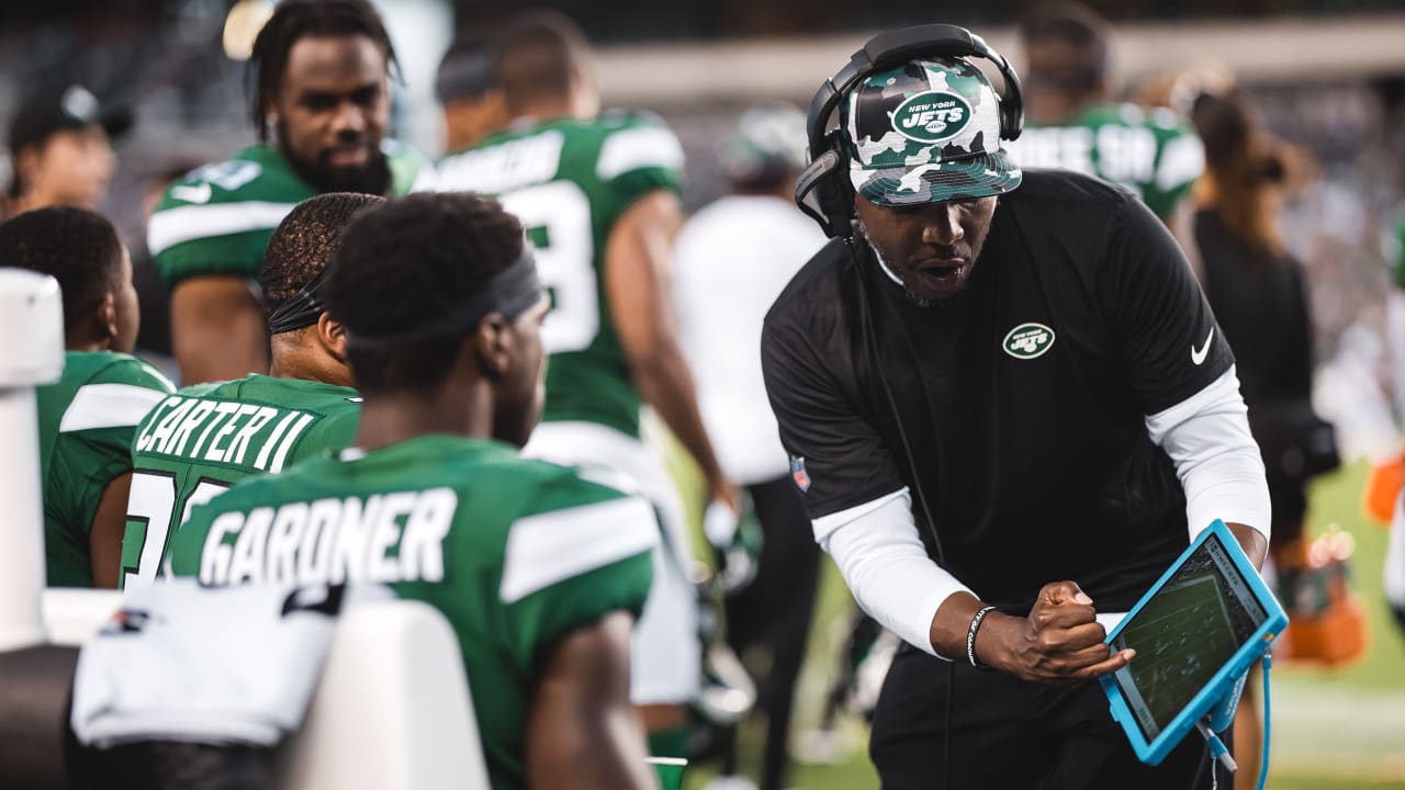 Injured Jets CBs coach Tony Oden returns to practice - Newsday