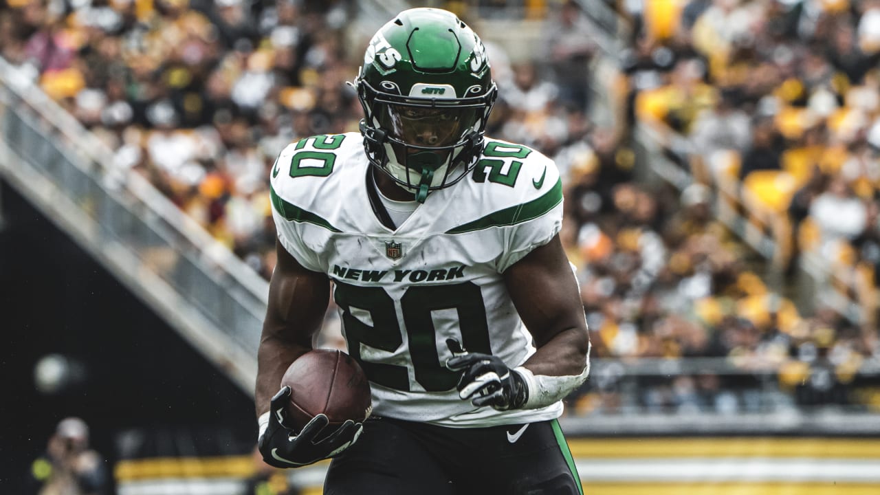 NY Jets RB Breece Hall is a top betting favorite to win ROY