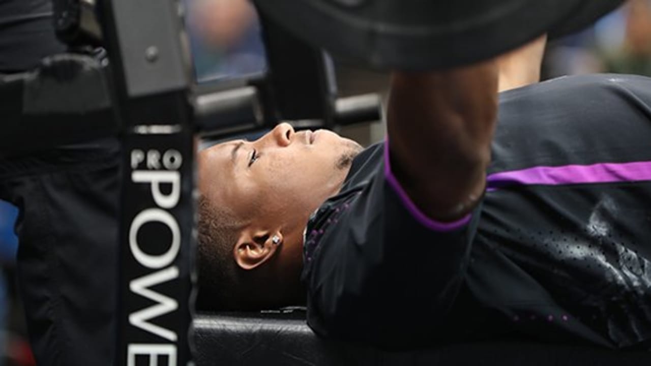 Rb Saquon Barkley Puts Up 29 Reps On The Bench Press
