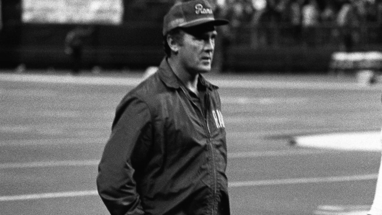 Chuck Knox, 3-Time N.F.L. Coach of the Year, Is Dead at 86 - The New York  Times