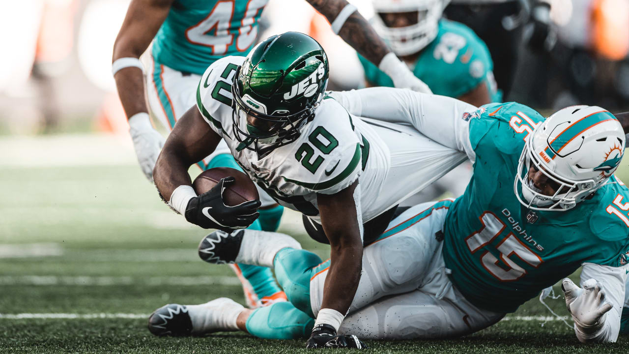 Breece Hall powers Jets to 40-17 rout of Dolphins