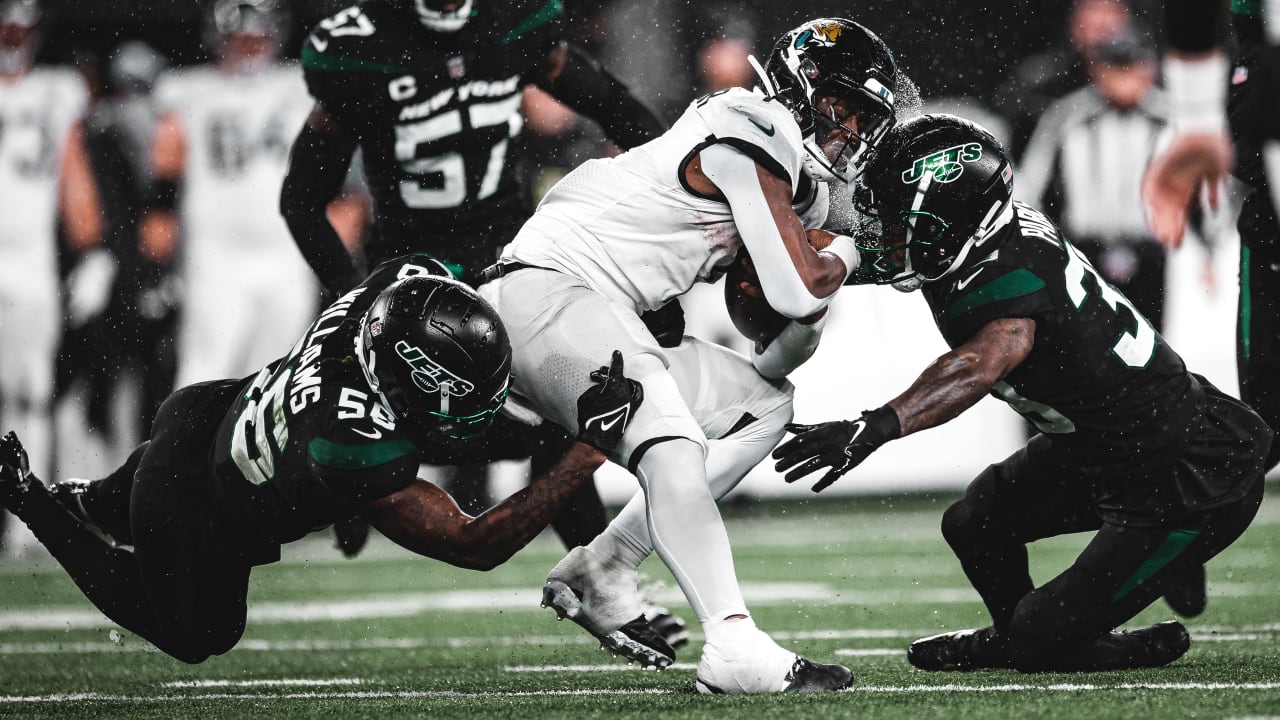 Jaguars win against Jets in rainy Thursday night matchup