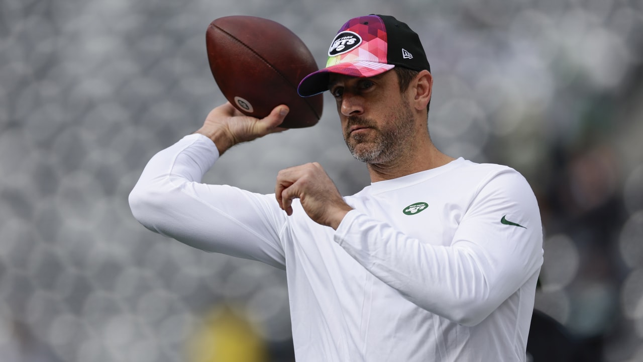 Jets Quarterback Aaron Rodgers Returns to the Sideline