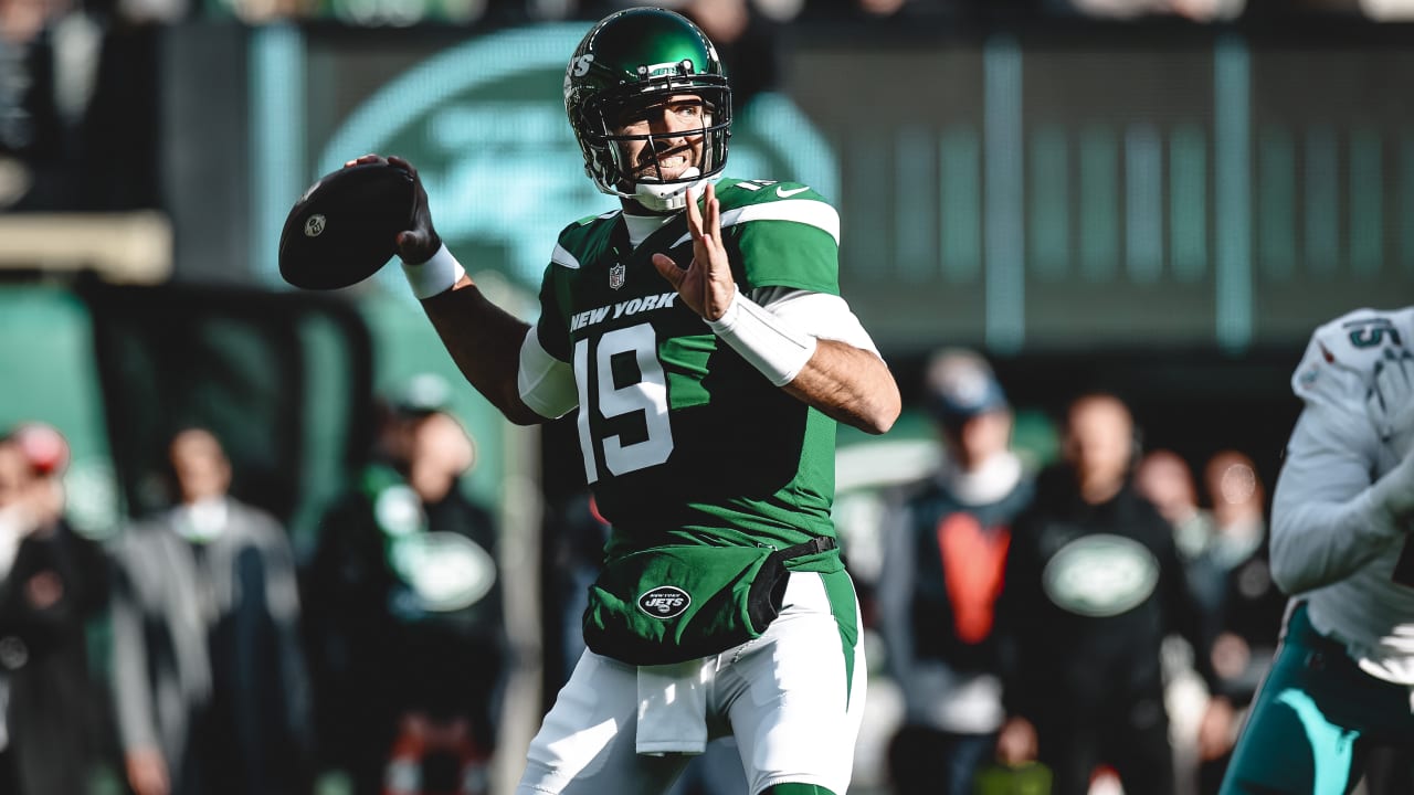 New York Jets quarterback Joe Flacco (19) passes against the Miami