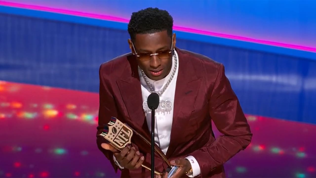Sauce Gardner Wins 2022 AP Defensive Rookie of the Year at NFL Honors