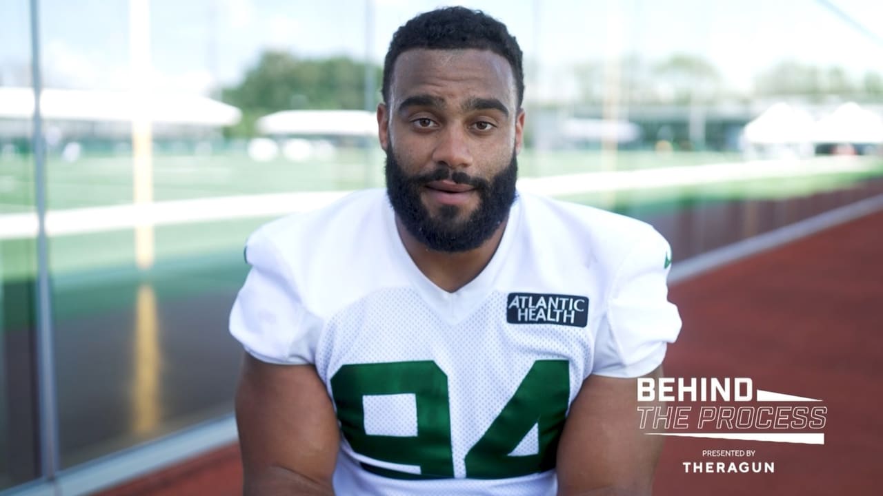 New York Jets defensive end Solomon Thomas (94) waits with