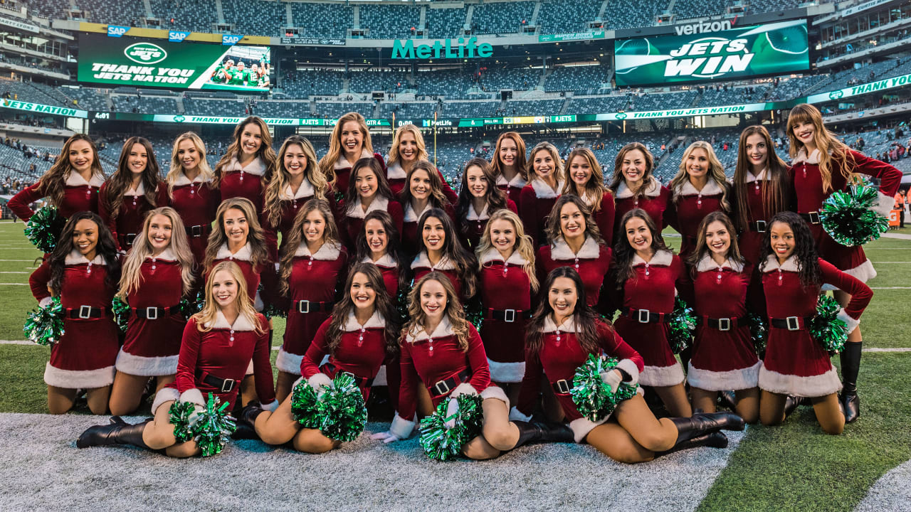 Top Photos of the Jets Flight Crew Holiday Spectacular