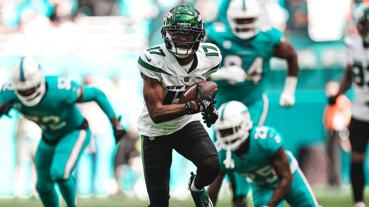 Jets Rookie WR Garrett Wilson Dazzles in Season Finale