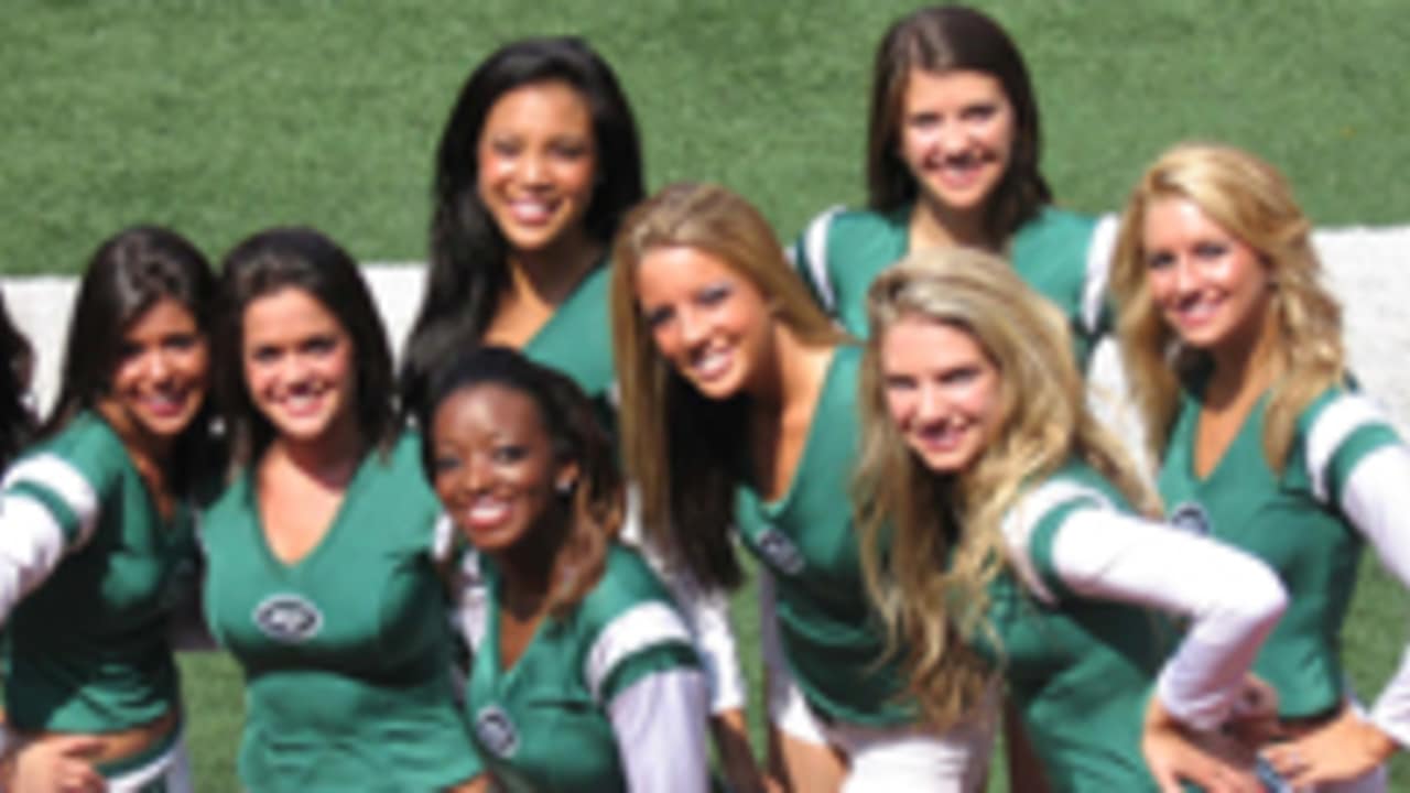 Team Spotlight: The New York Jets Flight Crew's Retro-Inspired Signature  Uniform