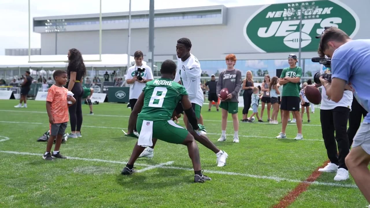 Sauce Gardner, Johnny Reunited at the Pro Bowl Games Inside an Ice Cream  Truck