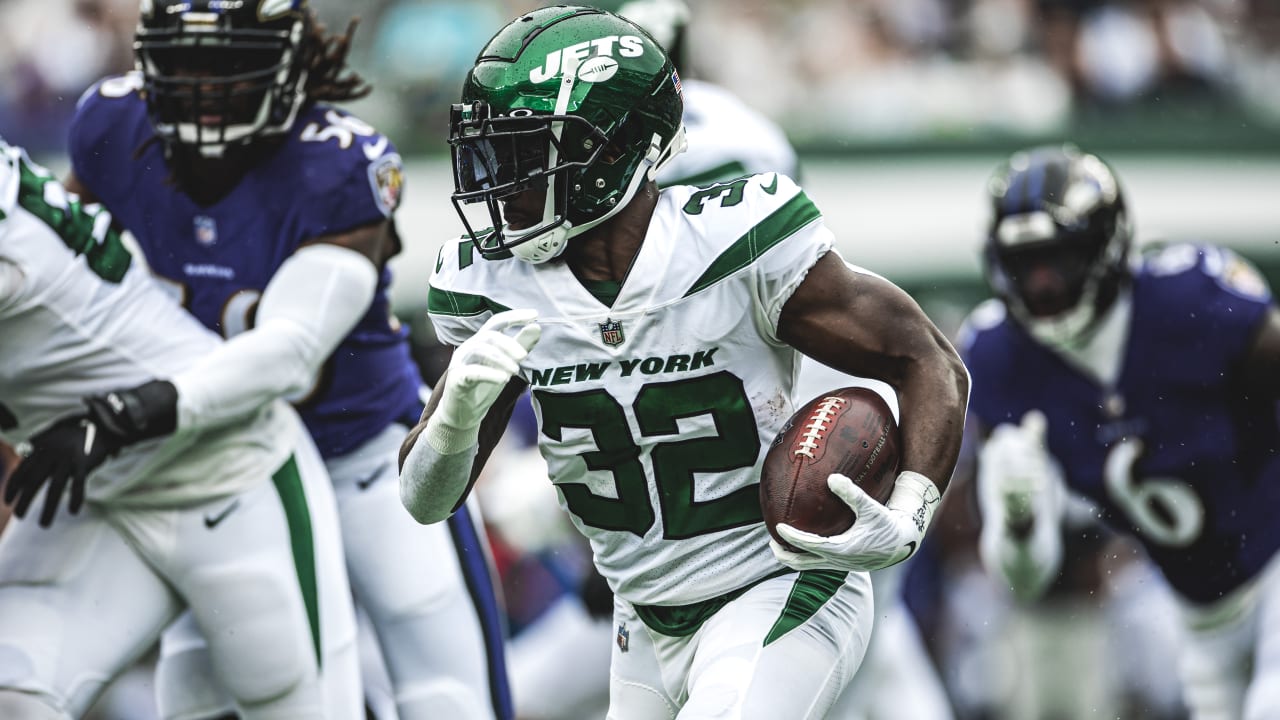 Jets RB Michael Carter Impressed with the Mindset of Rookies Breece