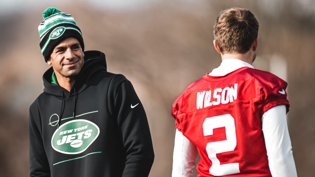 Robert Saleh is doing his best to push Jets' faith in QB Zach Wilson. What  other choice does he have?