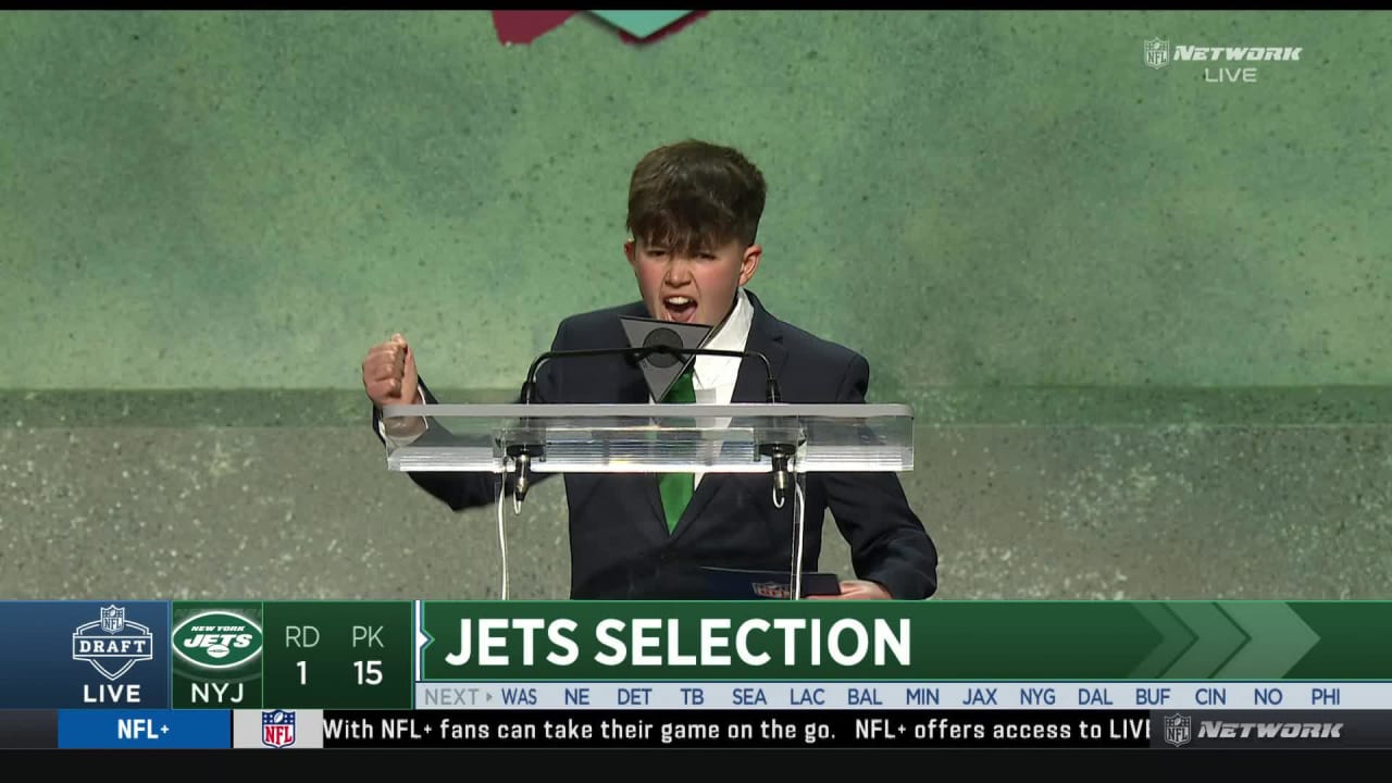 Kyle Stickles steals the show announcing Jets pick at 2023 NFL Draft