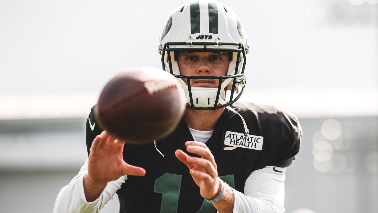 New York Jets video: Sam Darnold working out on the beach