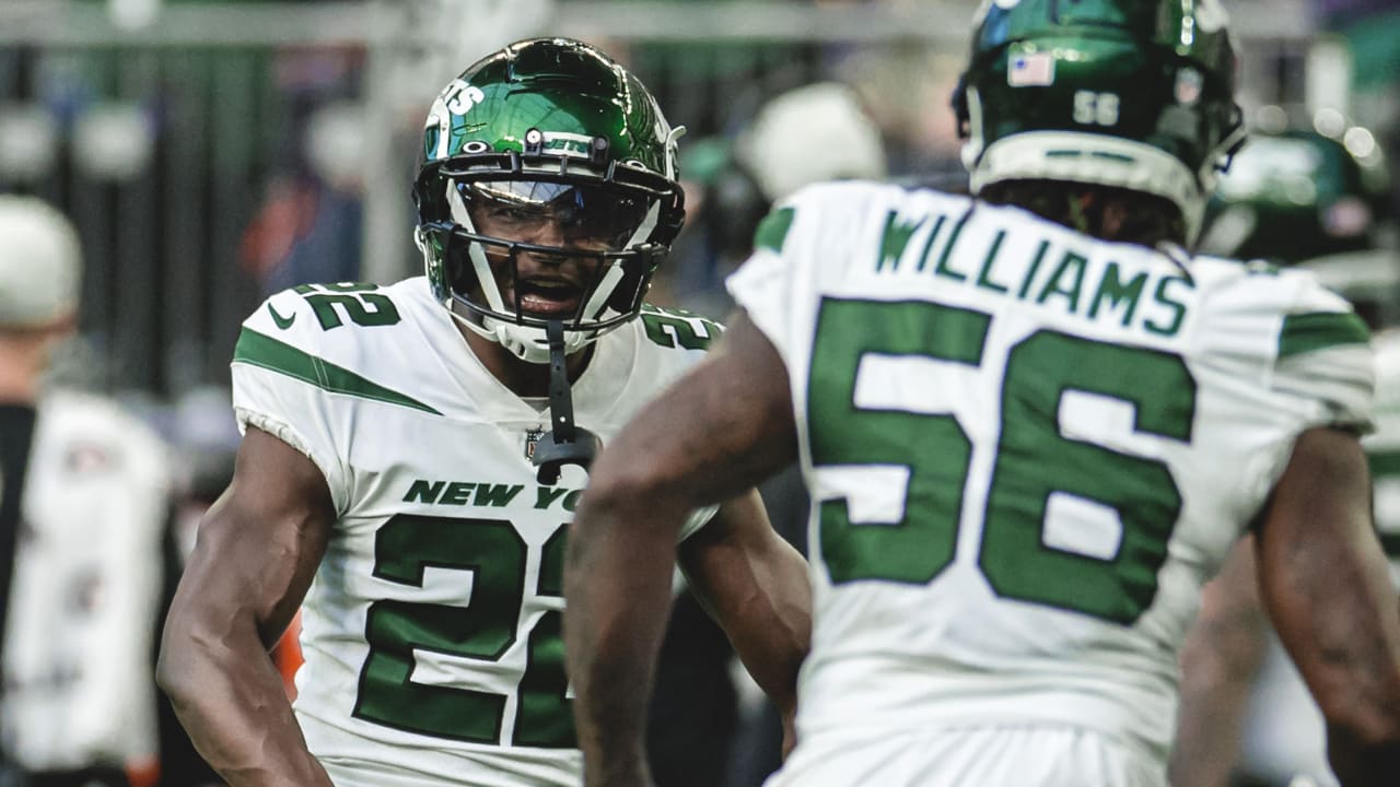 New York Jets safety Tony Adams (22) defends against the Atlanta