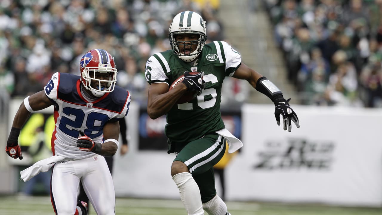 New York Jets LaDainian Tomlinson carries the ball in the third quarter  against the Minnesota Vikings in week 5 of the NFL season at New Meadowlands  Stadium in East Rutherford, New Jersey