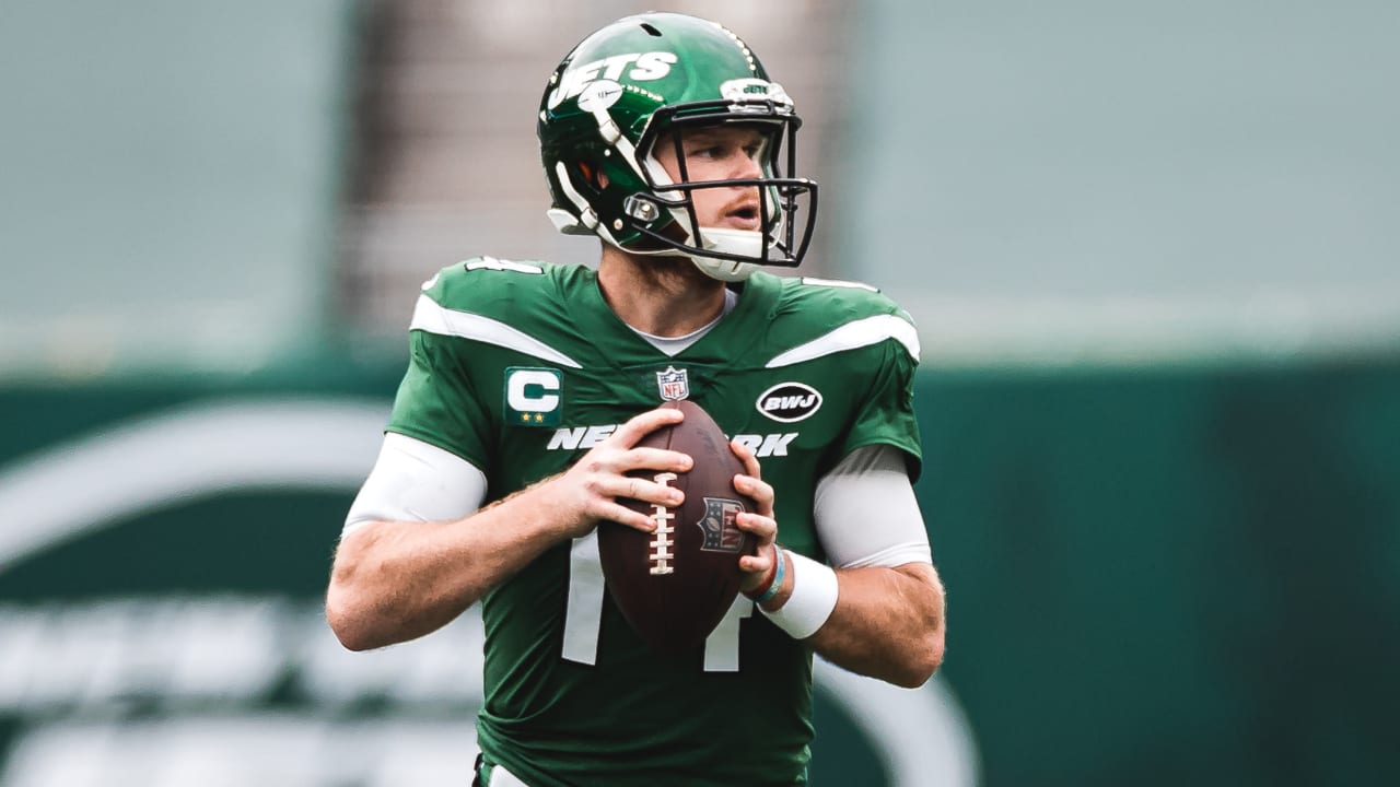Jets QBs in 2021 Club Believes Sam Darnold Has a Very Bright Future