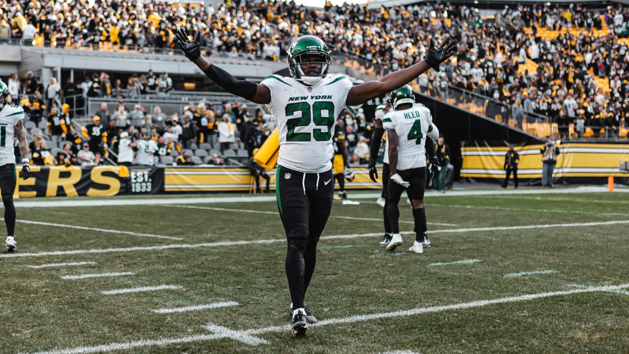 New York Jets safety Lamarcus Joyner (29) against the Buffalo Bills in an  NFL football game, Sunday, Dec. 11, 2022, in Orchard Park, N.Y. Bills won  20-12. (AP Photo/Jeff Lewis Stock Photo - Alamy