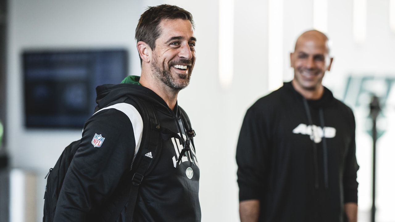 Watch | Aaron Rodgers Arrives at 1 Jets Drive