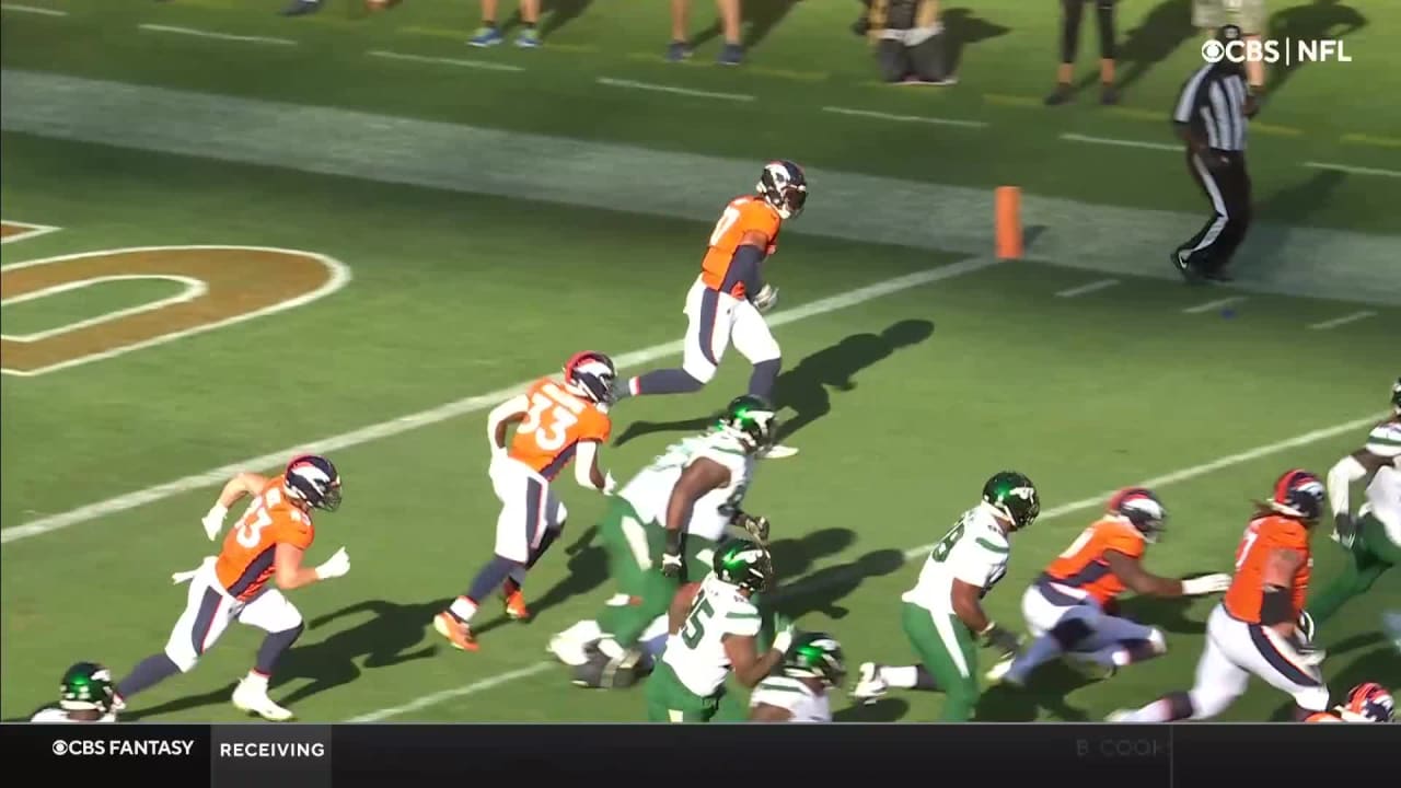 Highlight Del'Shawn Phillips Scoops Up a Fumble