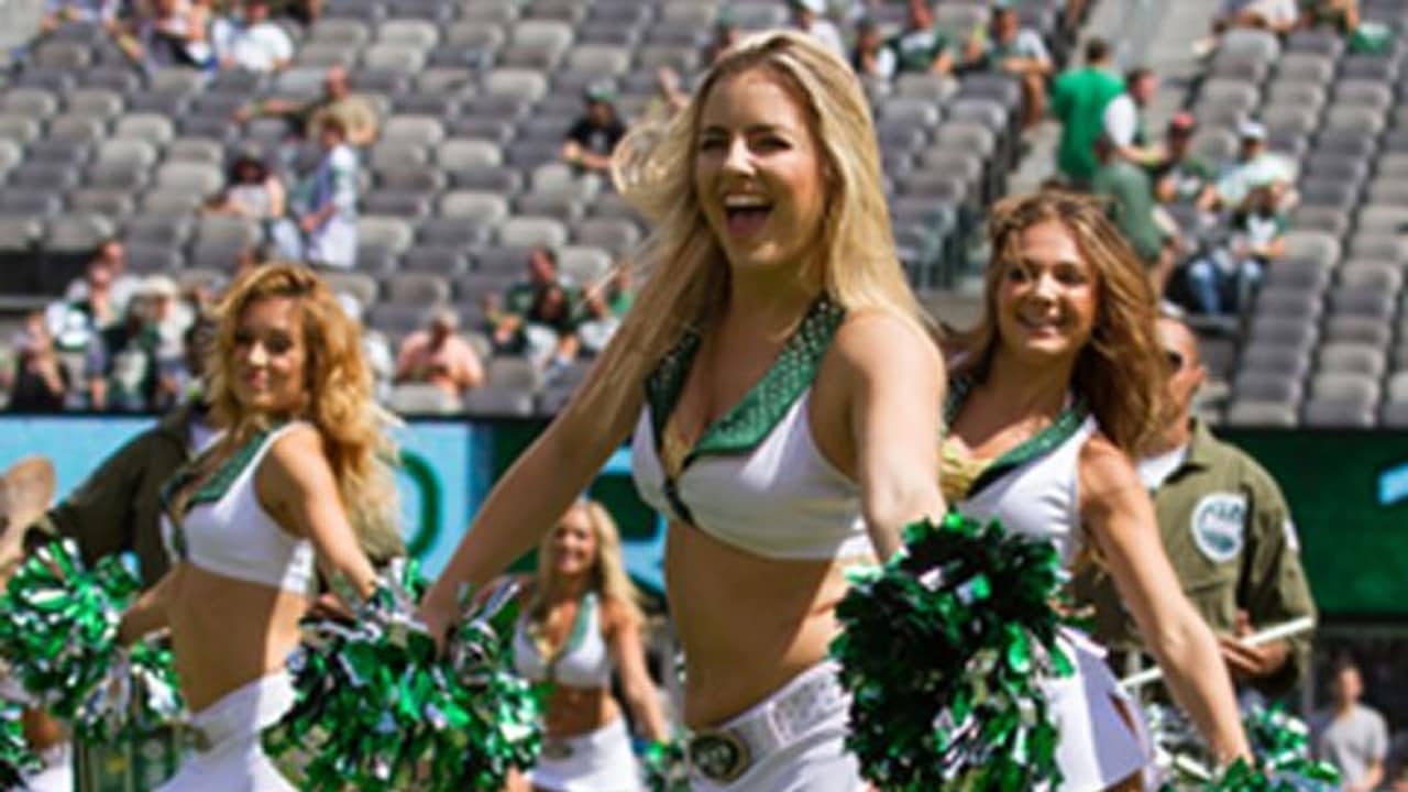 Flight Crew Get to Know Tara