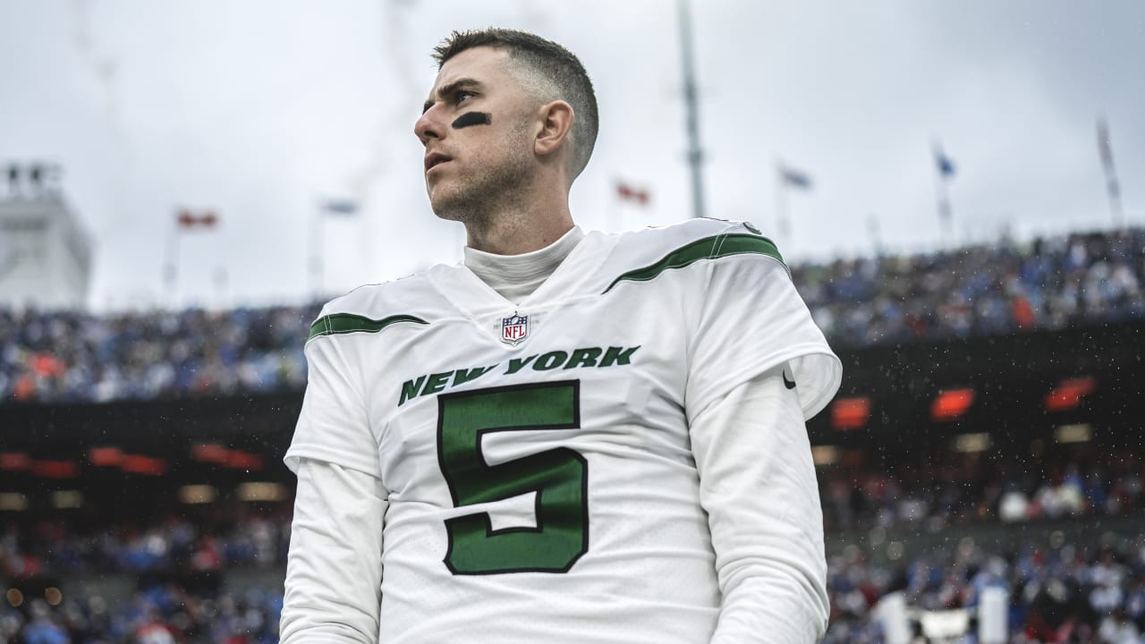 Jets QB White's jersey, game ball on display at HOF