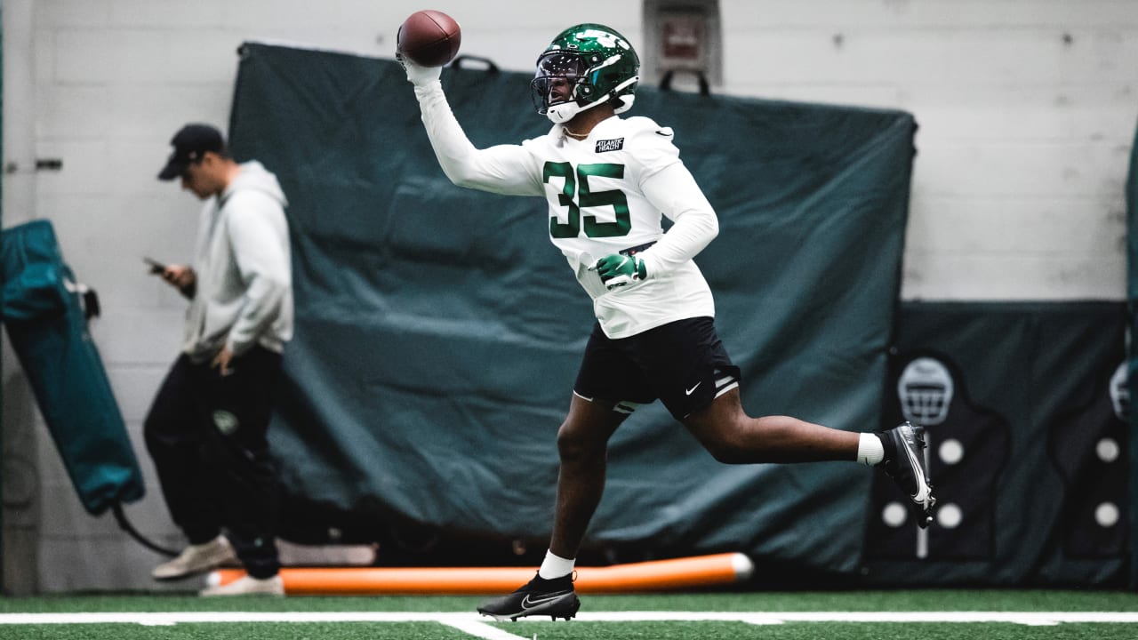 RB Breece Hall Adds Potent Punch to Jets’ Backfield