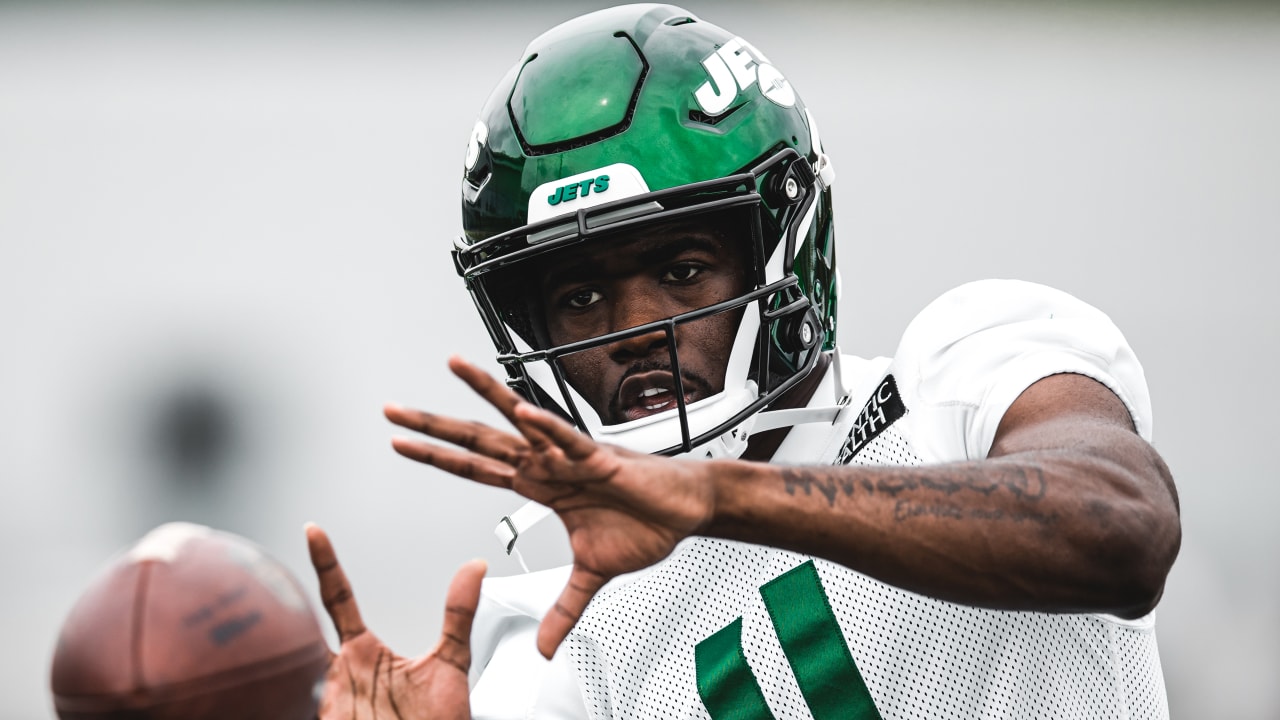 Elijah Moore, Denzel Mims at different places in Jets standing