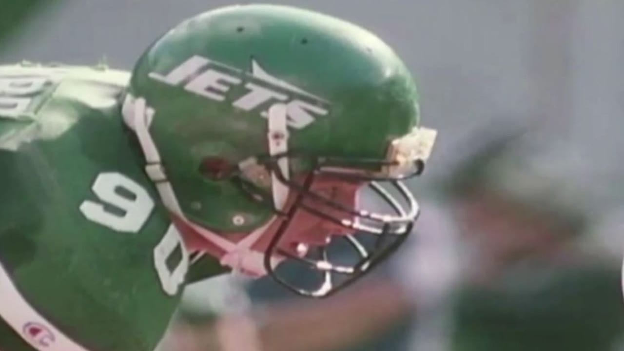 Jets Pay Tribute To Dennis Byrd Before Game