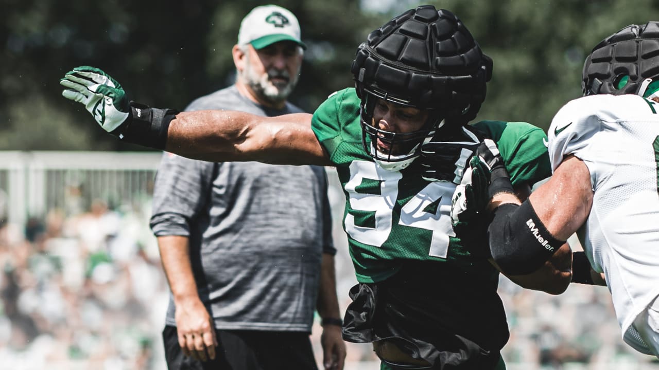 New York Jets defensive end Solomon Thomas (94) waits with