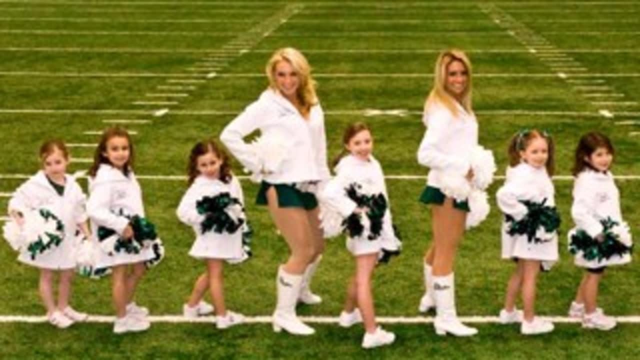 NY Jets Cheerleaders Bring Smile to Young Girl's Face