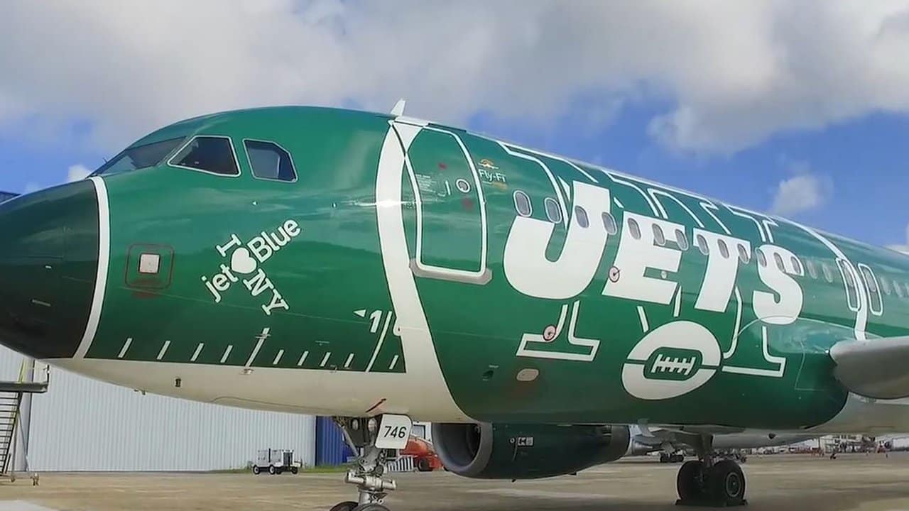 JetBlue Plane Painted in Jets Colors