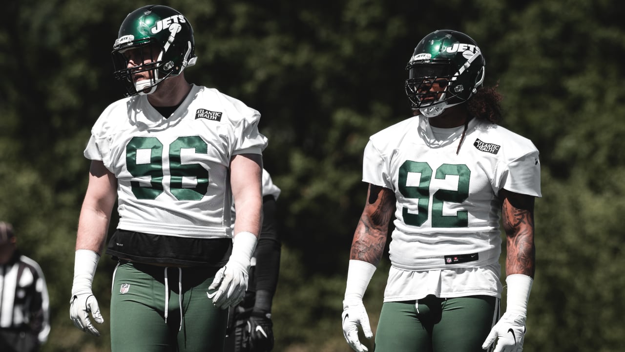 New York Jets defensive end Leonard Williams (92) takes the field