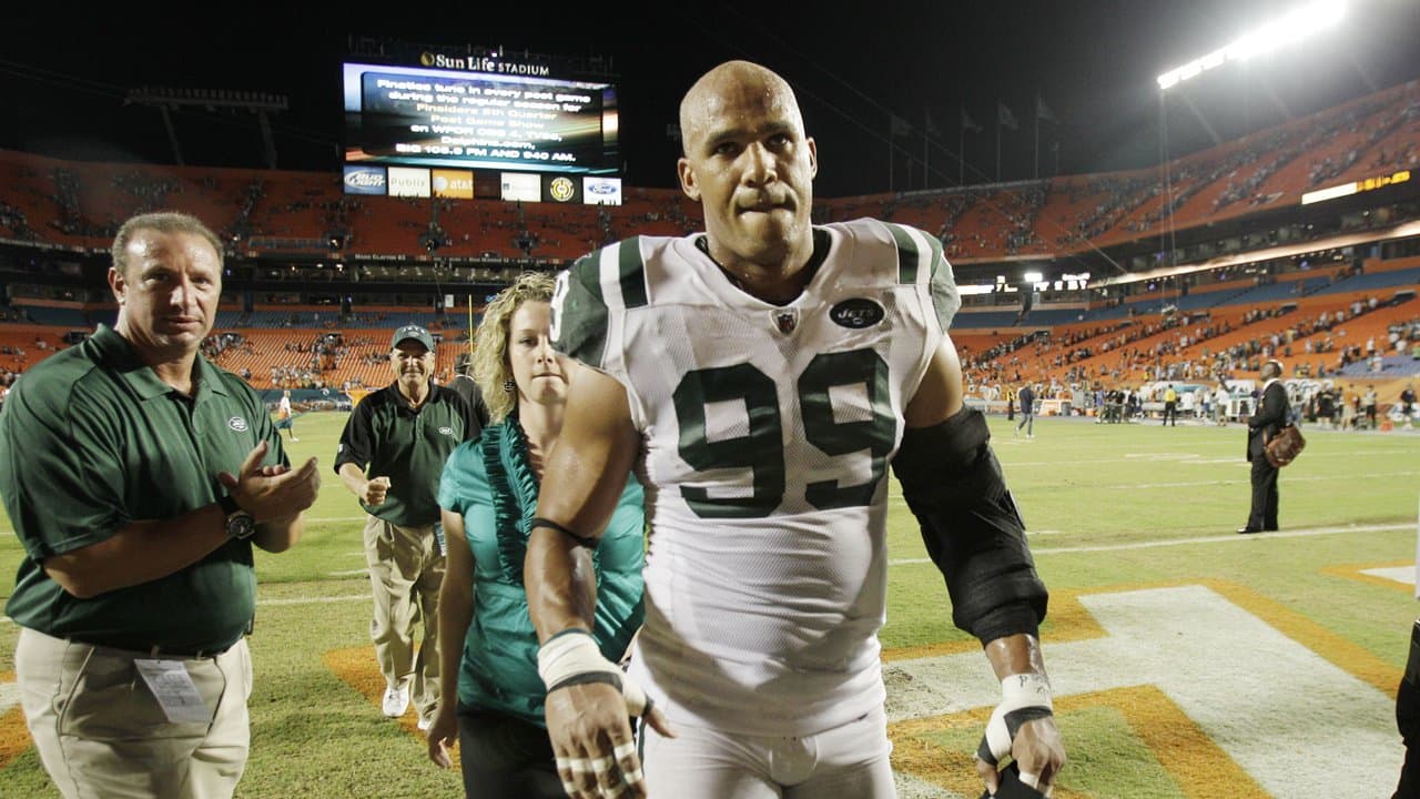 New York Jets' Jason Taylor walks off the field after the NFL football game  between the Houston Texans and the New York Jets at New Meadowlands Stadium  Sunday, Nov. 21, 2010, in