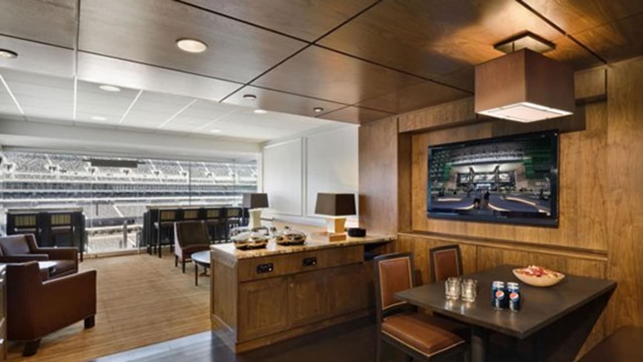 Suites "The Ultimate Gameday Experience"